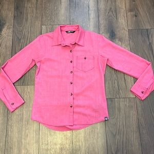 NEW The North Face Woman’s button down long sleeve pink size small